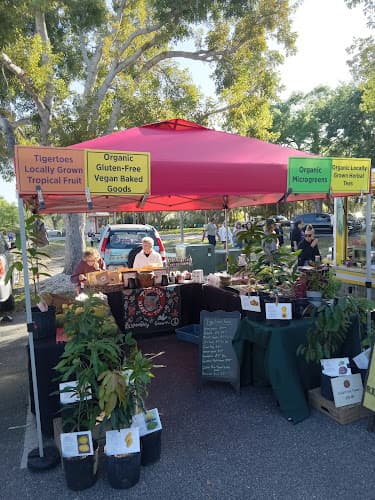 Lakes Park Farmer Market