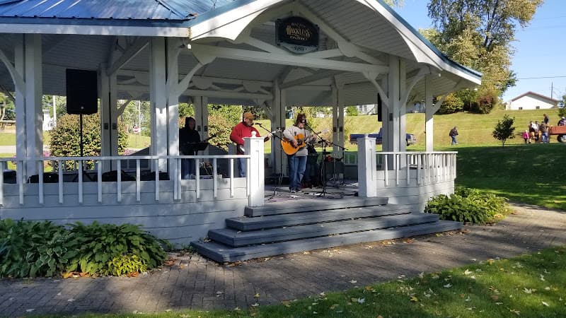 Syracuse, IN Artisans & Farmers Market