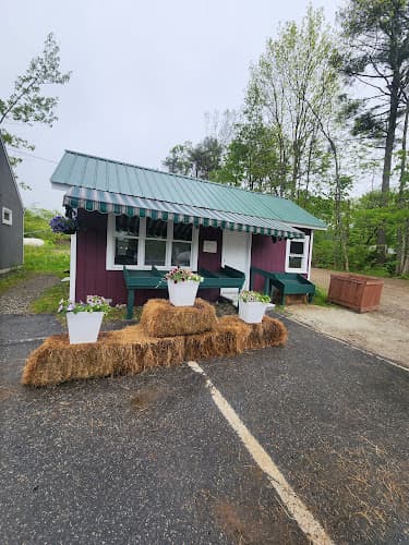 Elle maes farm stand
