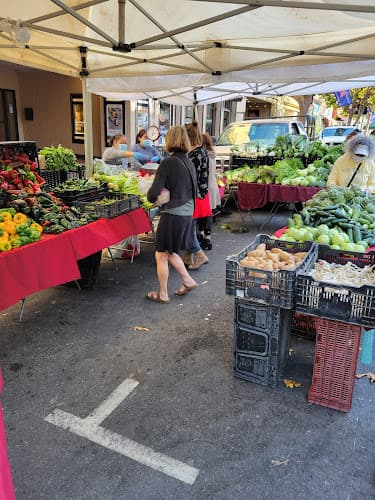 Old Monterey Marketplace & Farmers Market