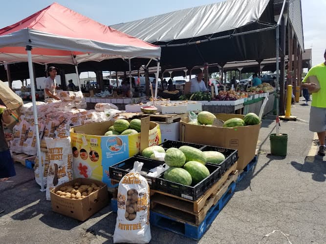 Four Seasons Flea & Farm Market