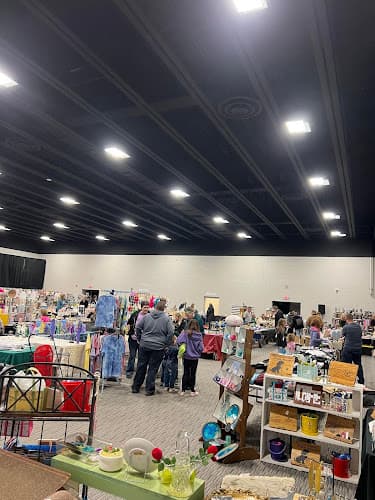 Almont Market & Creators Show