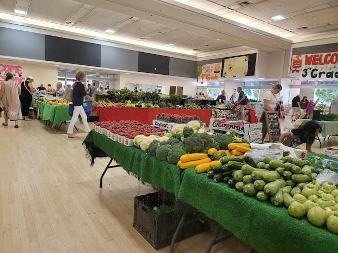 Roy's Farm Stand